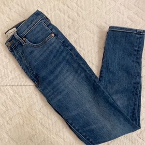 Aritzia Denim forum the Lola high rise skinny 26L